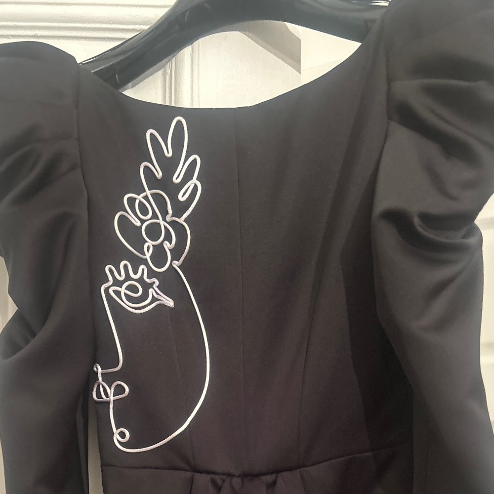 gown - Picture 4 of 8